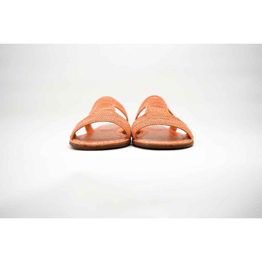 Handgefertigte marokkanische Strohsandalen in Orange - lebendig und bequem