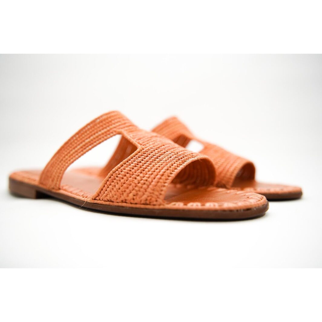 Handgefertigte marokkanische Strohsandalen in Orange - lebendig und bequem