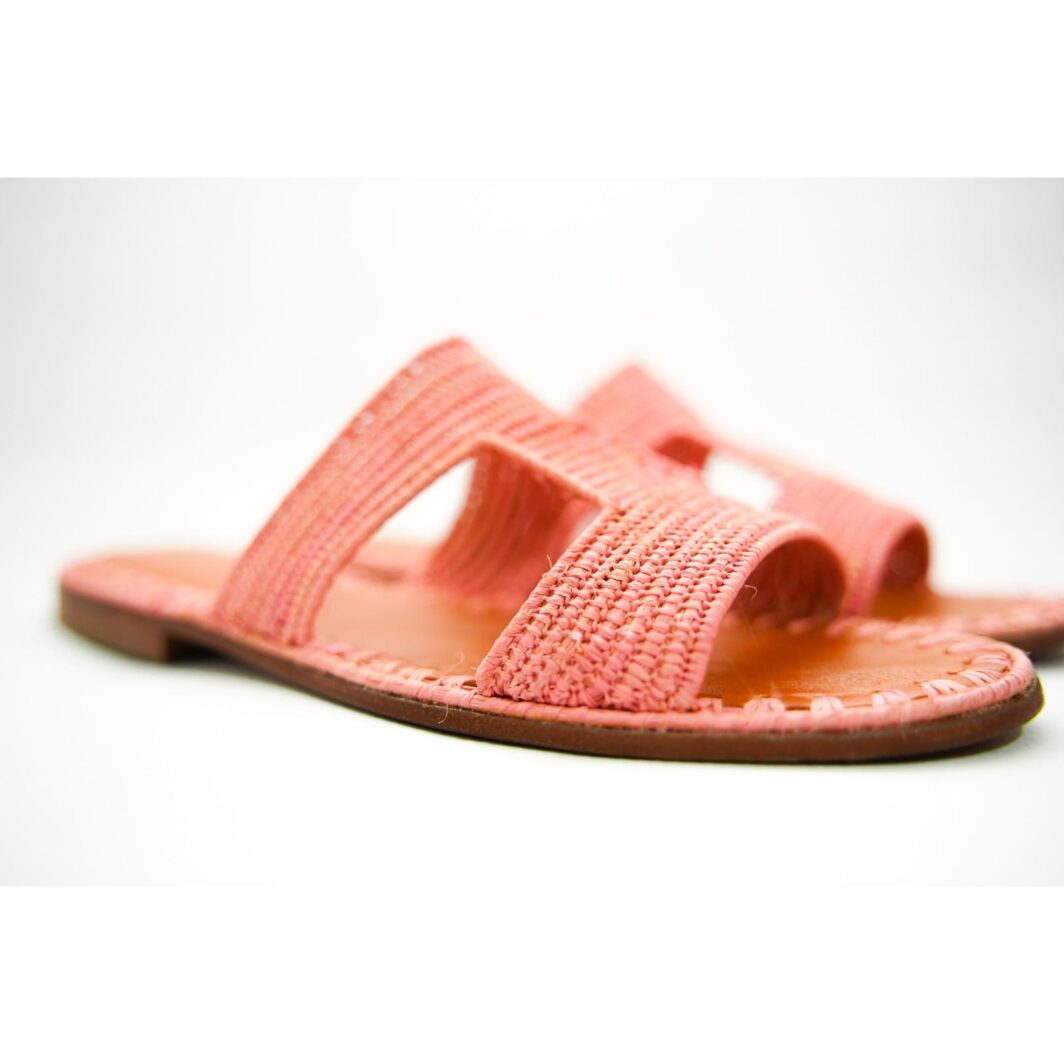 Handgefertigte marokkanische Sandalen aus rosa Stroh - stilvoll und bequem