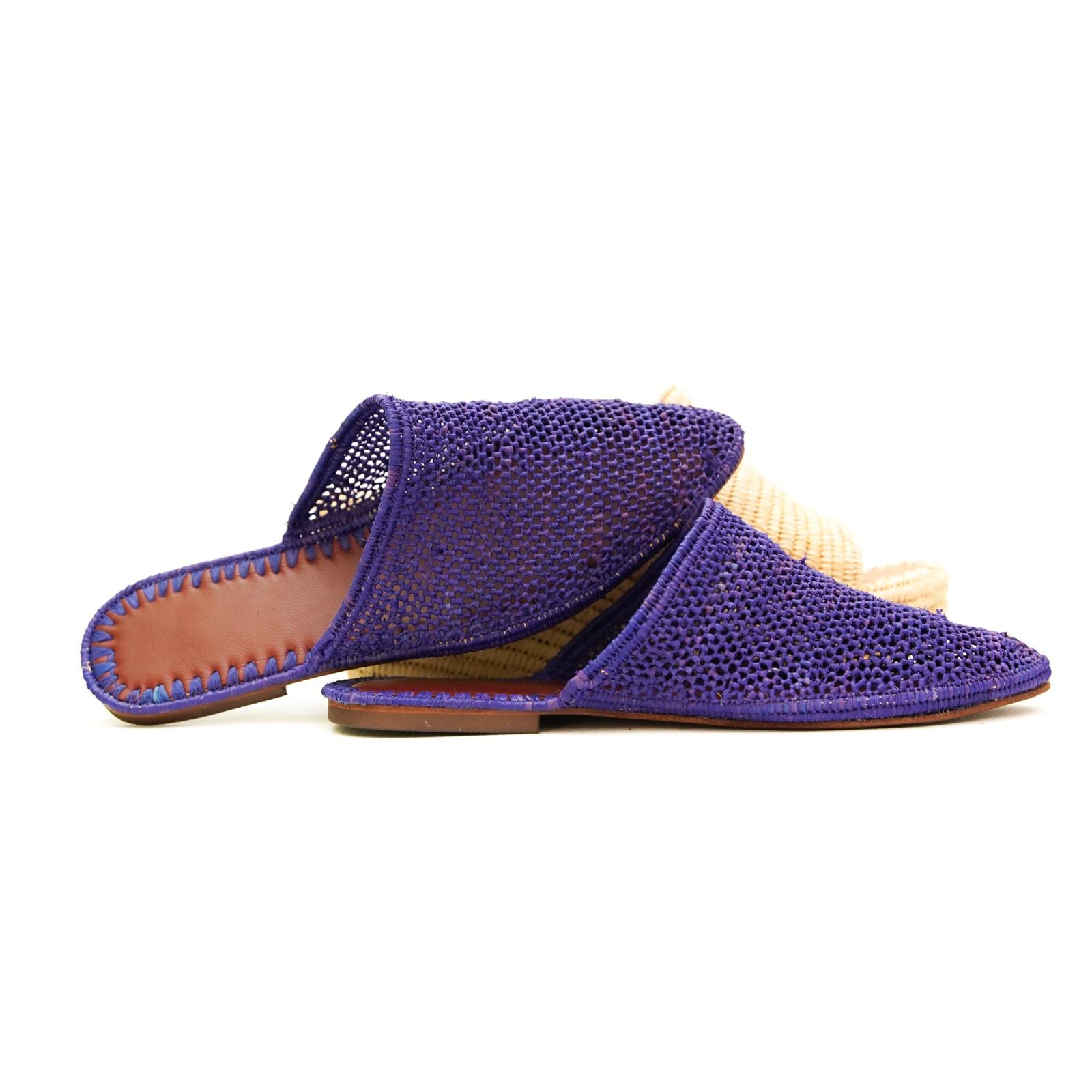 Mocassins marocains faits main en violet et beige avec doublure en cuir - Vue de côté