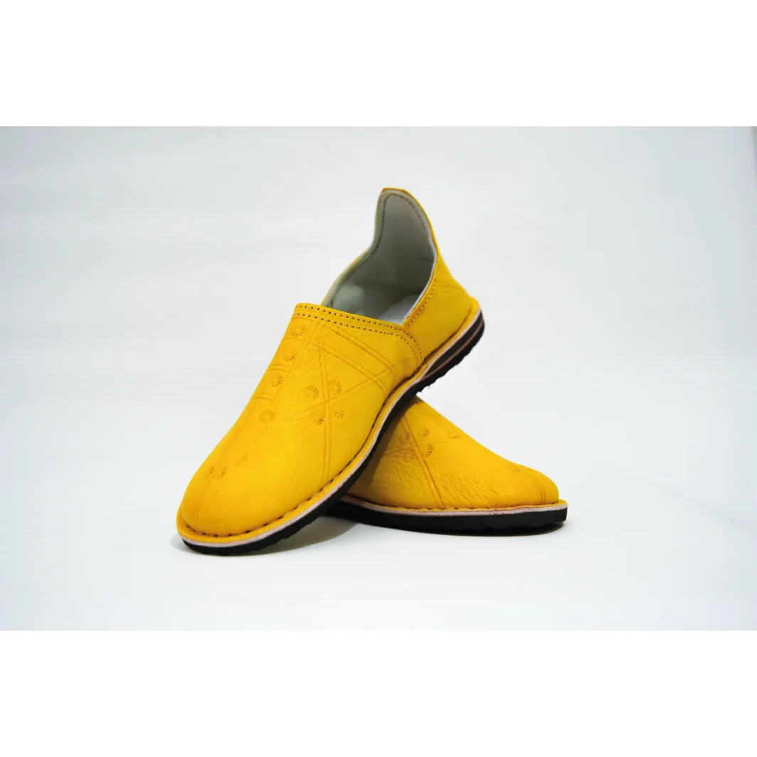 Babouches en cuir marocain faites à la main - Élégance jaune vibrante