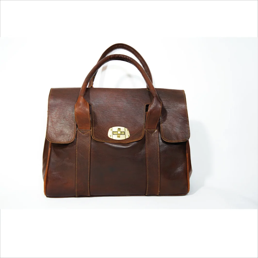 Elegante braune Lederhandtasche mit Goldakzent