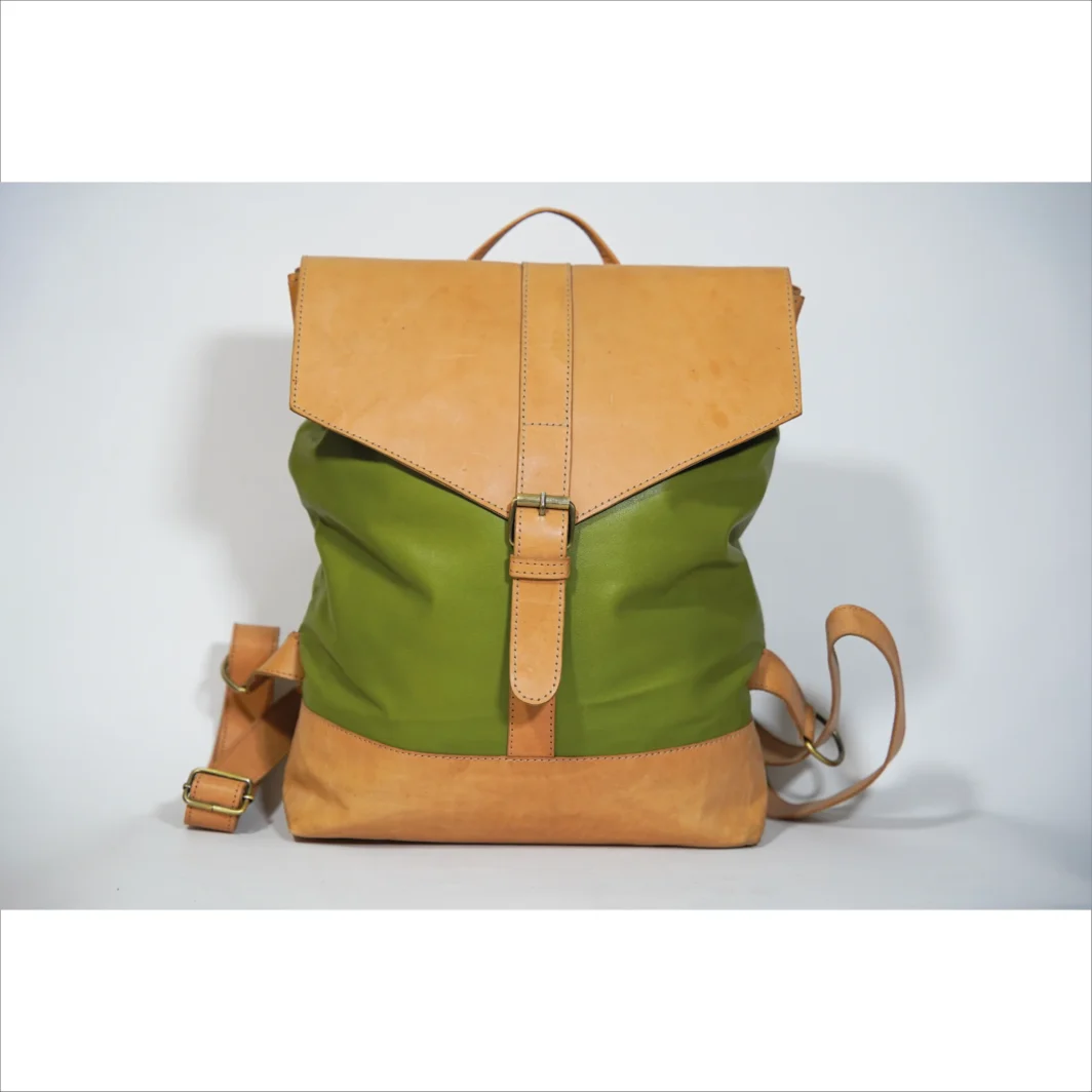 Sac à dos stylé en cuir bicolore - vert et beige