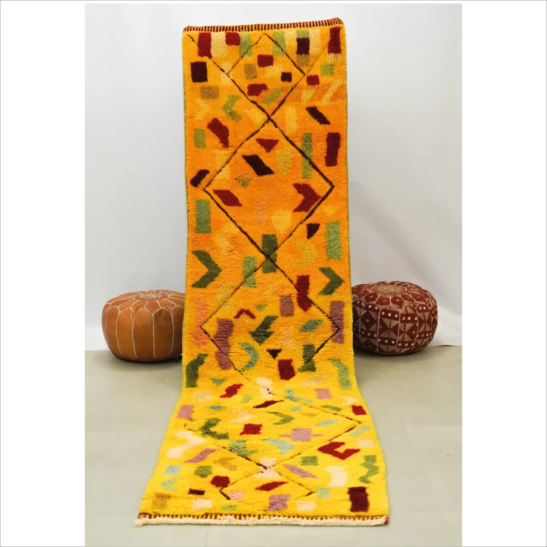 Tapis marocain en laine jaune vif - Chemin de table fait à la main par des artisans