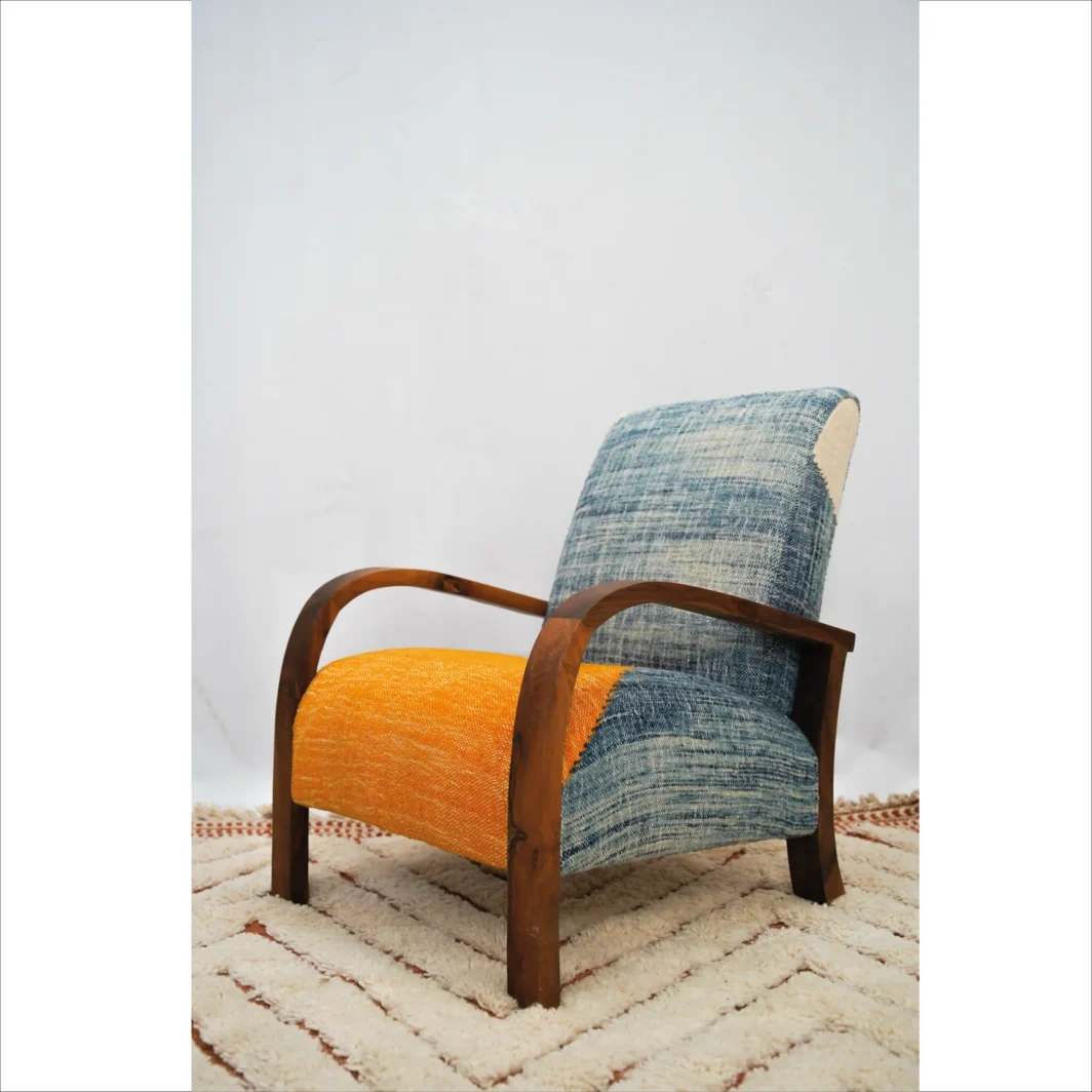 Fauteuil marocain artisanal en laine et kilim - Harmonie orange et bleu