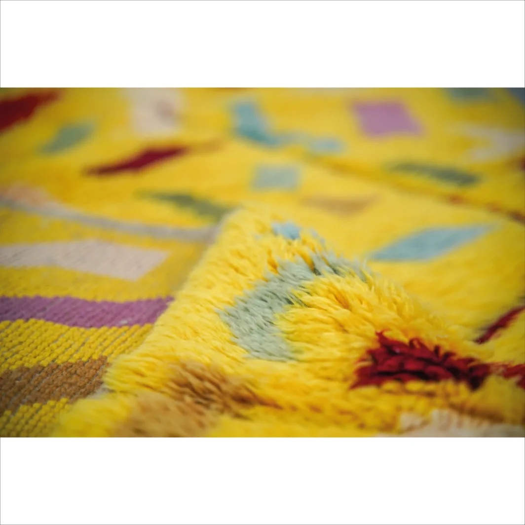 Tapis marocain en laine jaune vif - Chemin de table fait à la main par des artisans