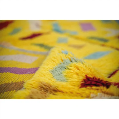 Tapis marocain en laine jaune vif - Chemin de table fait à la main par des artisans