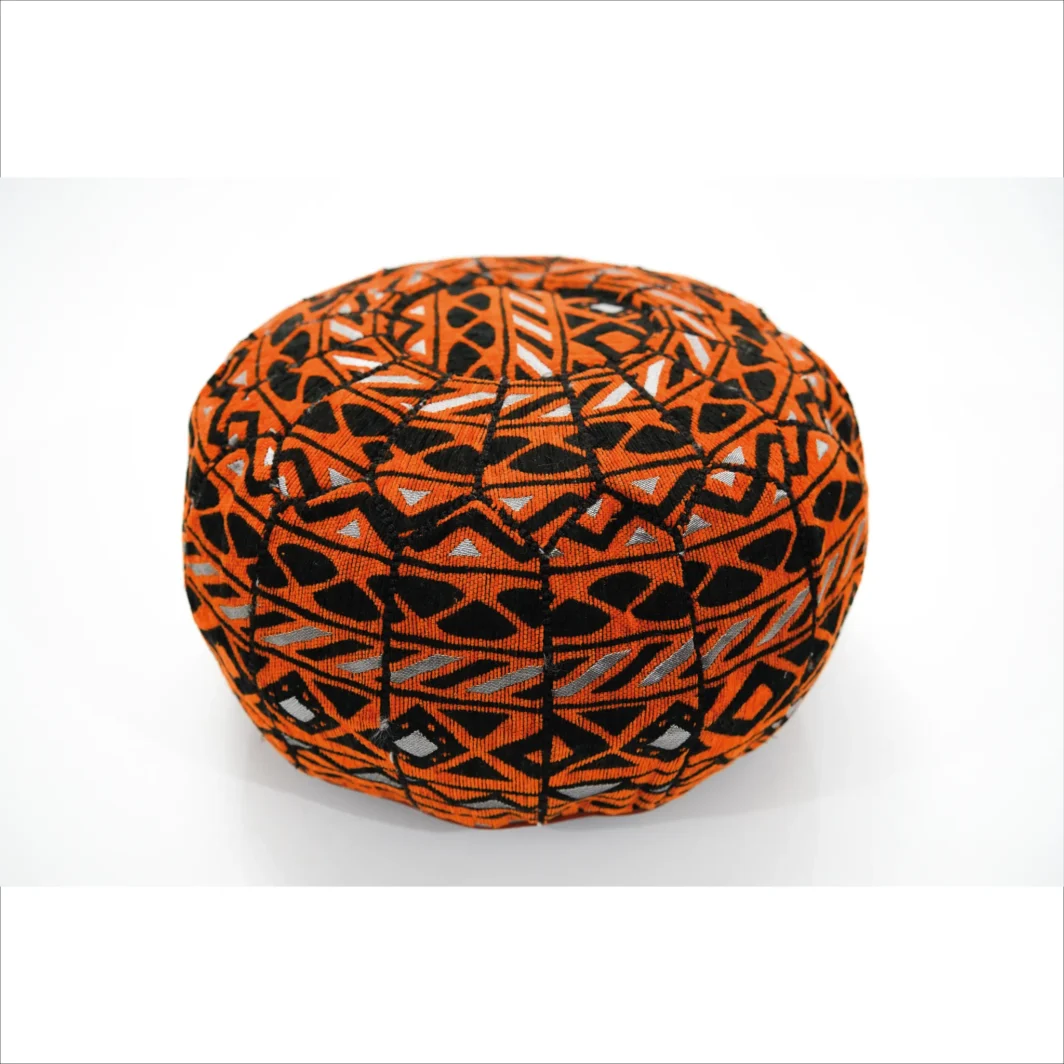 Pouf géométrique orange et noir tissé à la main