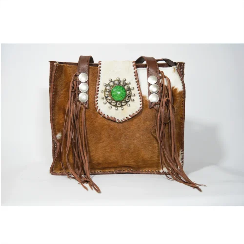 Bolso artesanal de piel de vaca con flecos decorativos