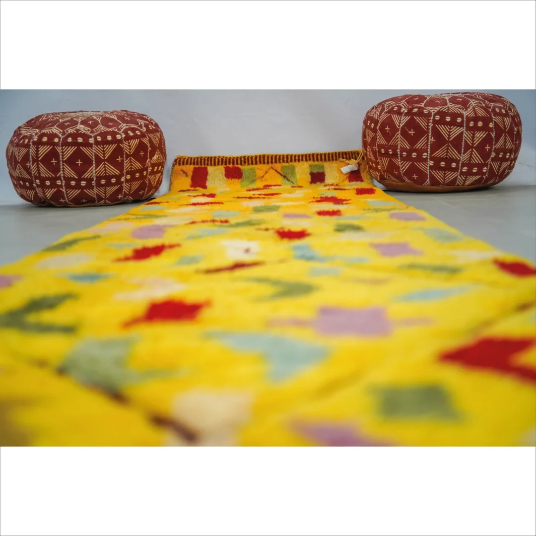 Tapis marocain en laine jaune vif - Chemin de table fait à la main par des artisans