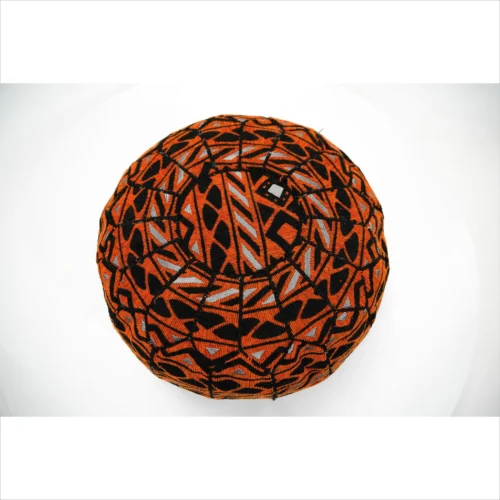 Pouf géométrique orange et noir tissé à la main