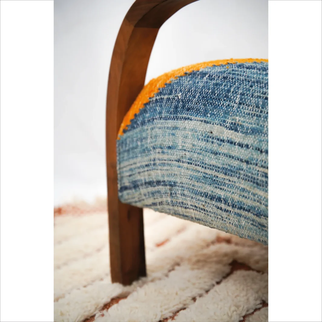 Sillón artesanal marroquí de kilim y lana - Armonía naranja y azul