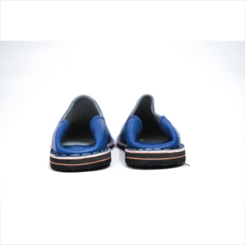 Babuchas artesanales marroquíes de cuero - Sofisticación azul y atrevida