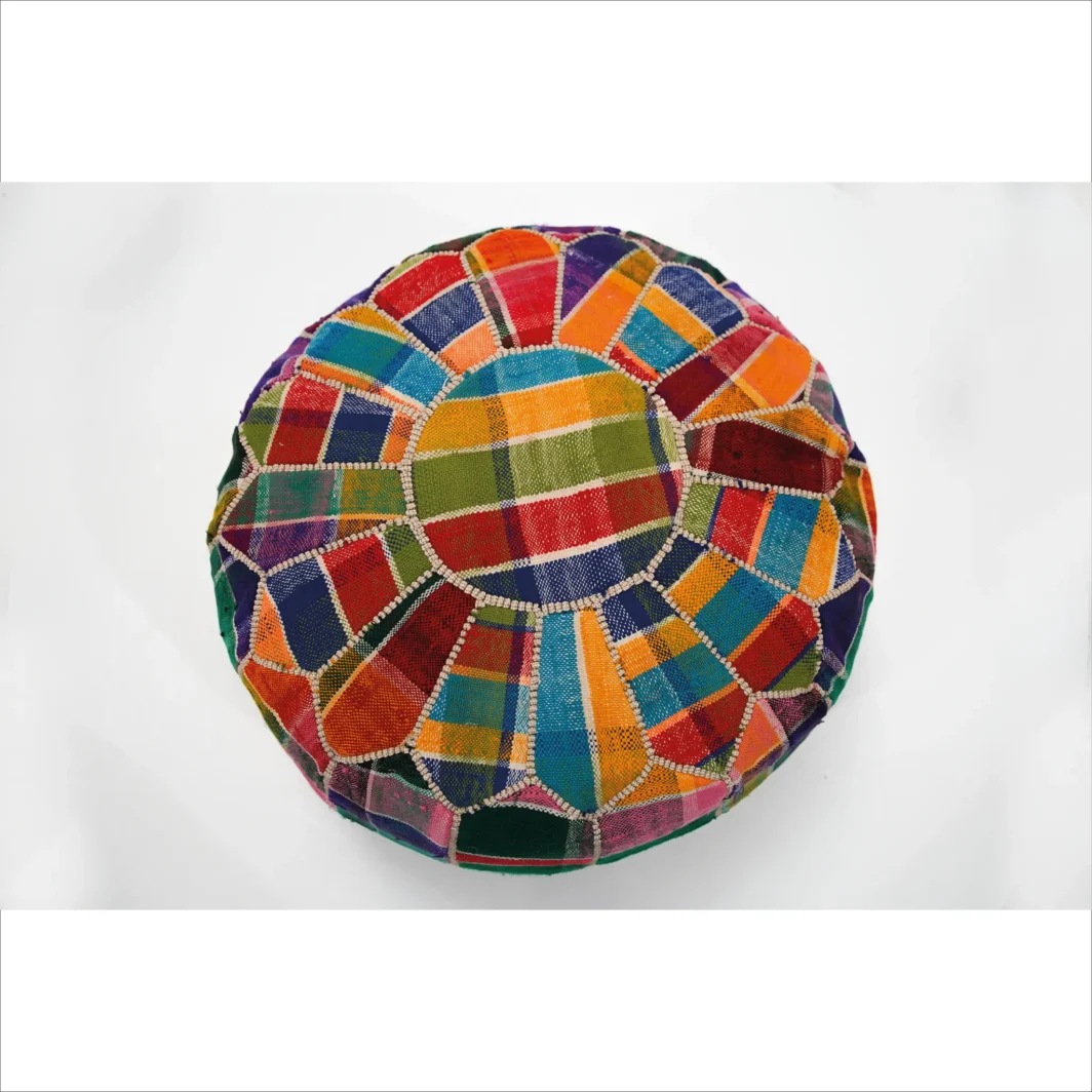 Multicolor Patchwork Pouf - Handgefertigte Polsterung mit Ledersockel