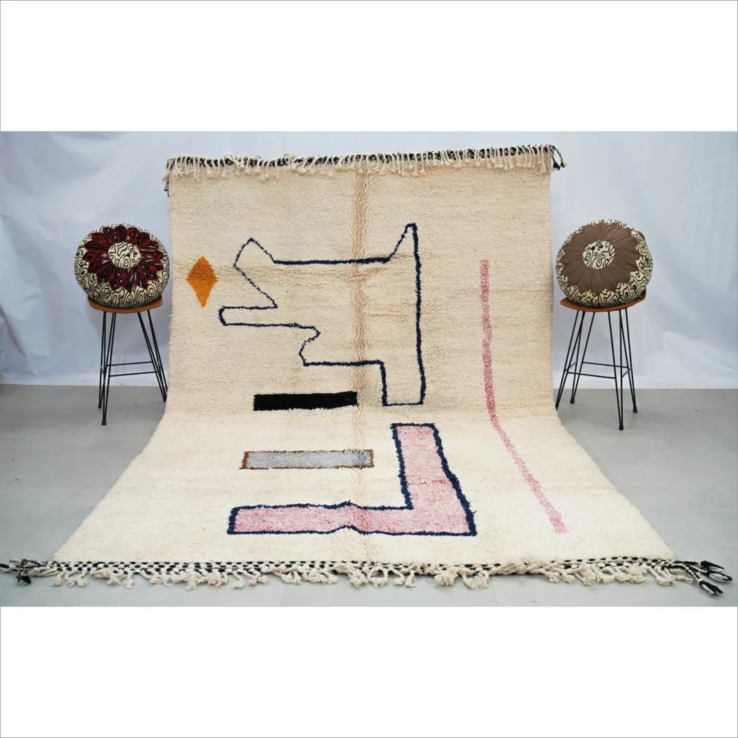 Tapis marocain tissé à la main avec un élégant motif de cœur