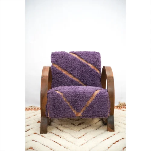 Cadeira de sala de estar marroquina de boucle roxo vintage - Conforto e estilo feitos à mão