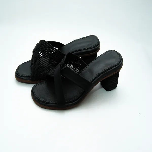 Sandalias de tacón marroquíes hechas a mano - All-Black Elegance 1 Sandalias marroquíes negras hechas a mano