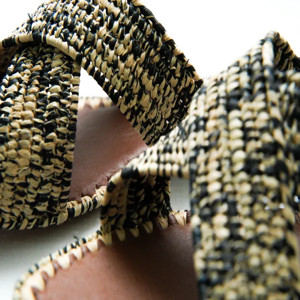 Sandalias planas de rafia marroquíes hechas a mano - Natural y negro tiras cruzadas 1 Sandalias planas de rafia marroquíes hechas a mano